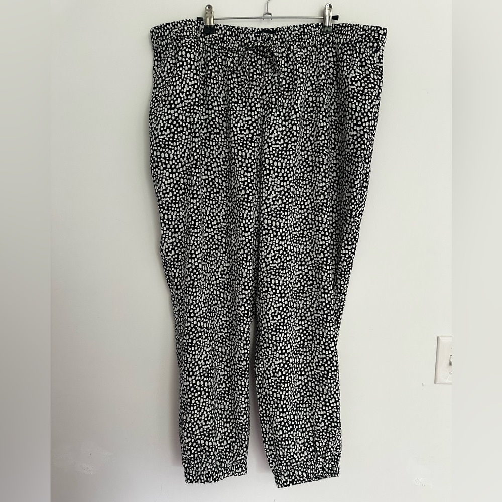 Express | Woman’s Sz Xl | Black and White Patterned Pants💖